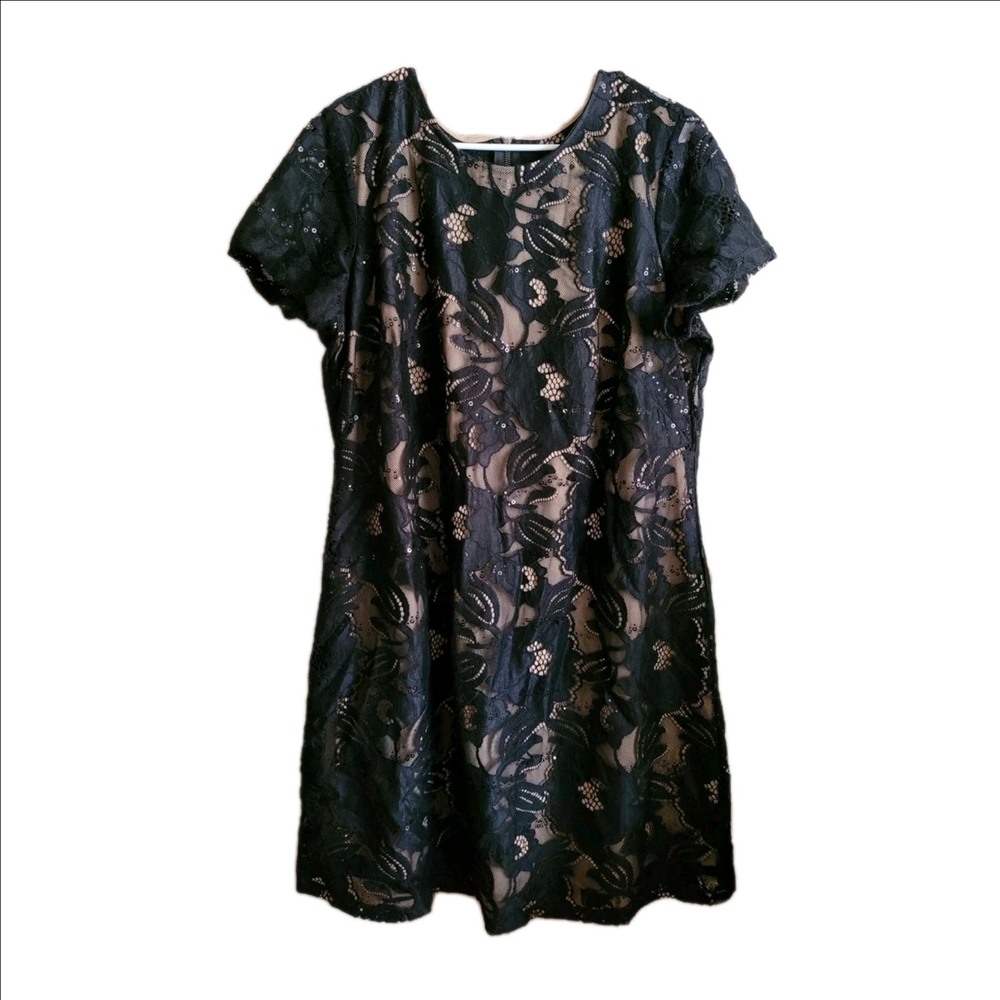 Women's Scarlett Dress Short Floral Lace Black Size 16W Short Sleeve Zip-Up Back